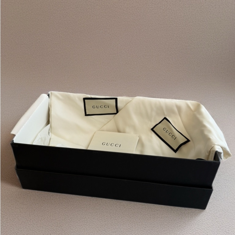 Gucci Pearl Slides RARE - WOMEN'S SIZE 39 *runs 1/2 size small, will fit size 8 - Picture 9 of 11